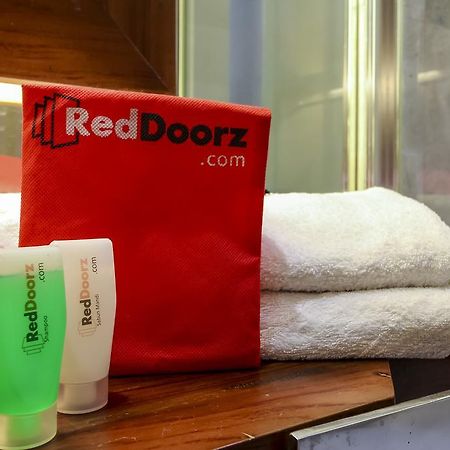 Reddoorz Plus Near Tugu Jogja Yogyakarta Luaran gambar
